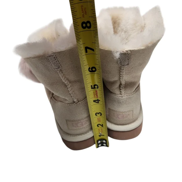Cozy Ugg Shearling Boots with Pink Pom Poms - Picture 4 of 8